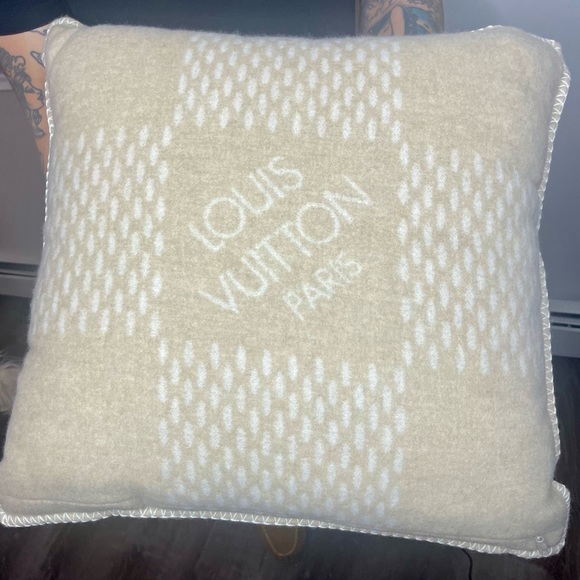 SOLD. RARE Louis Vuitton Damier Throw Pillow - Picture 5 of 5